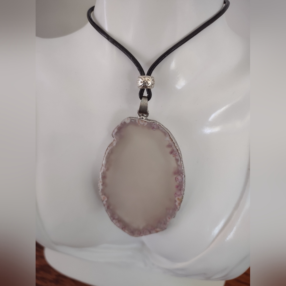 Translucent Agate And Silver Pendant Necklace - image 3